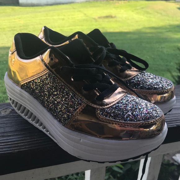 Shoes - 💓NWOT Gold & Glitter Rounded Bottom Sneakers